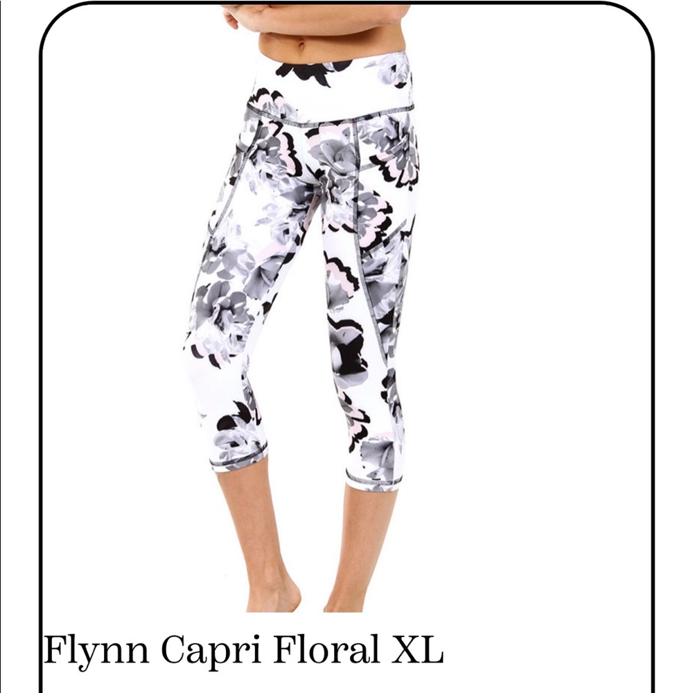 NWT Strut This Flynn Capri floral crop leggings XL